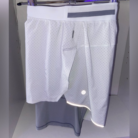 Mens lululemon shorts - Picture 4 of 5